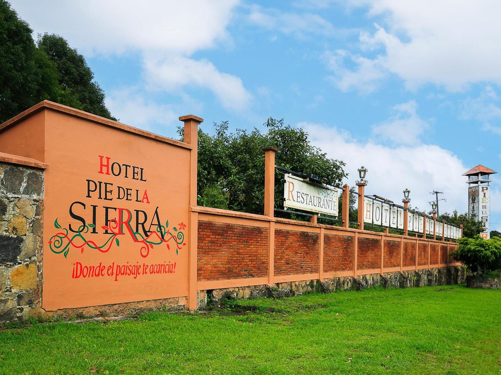 Hotel Pie De La Sierra Uruapan  Экстерьер фото