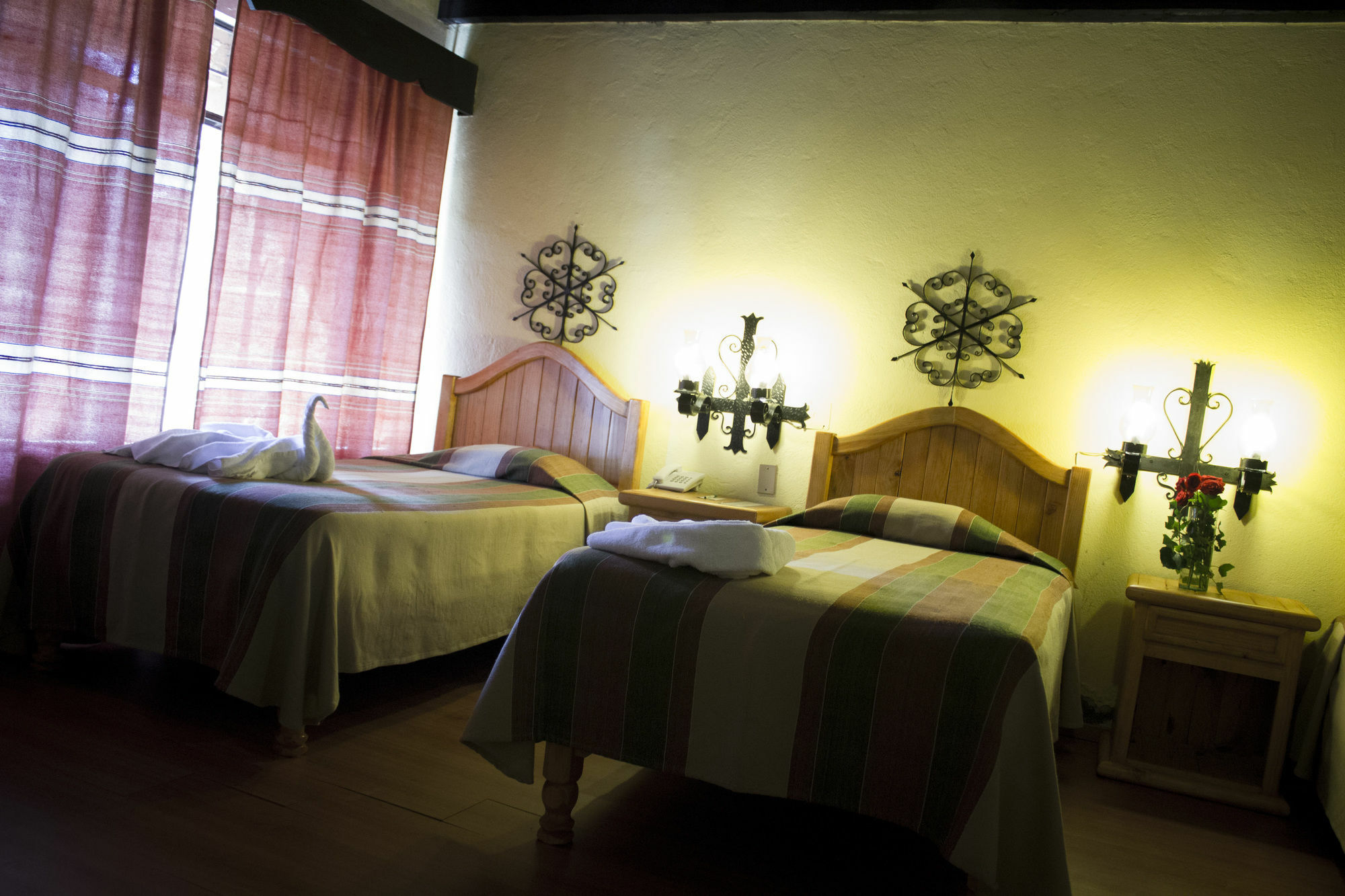 Hotel Pie De La Sierra Uruapan  Экстерьер фото